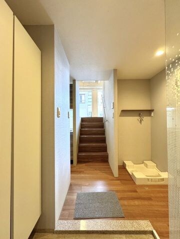 コリドール中央の物件内観写真