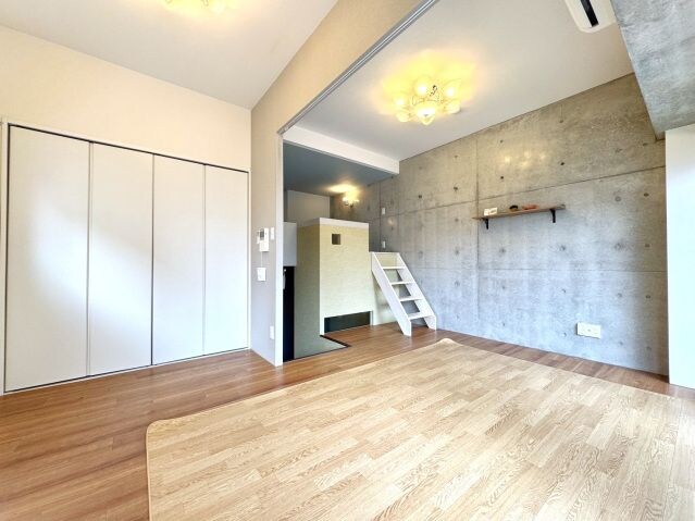 コリドール中央の物件内観写真