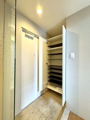 コリドール中央の物件内観写真