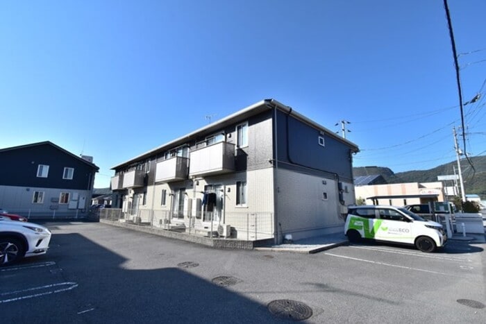 プラティーク ハバラの物件外観写真