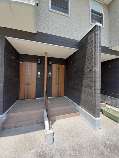 アベンシス７の物件外観写真