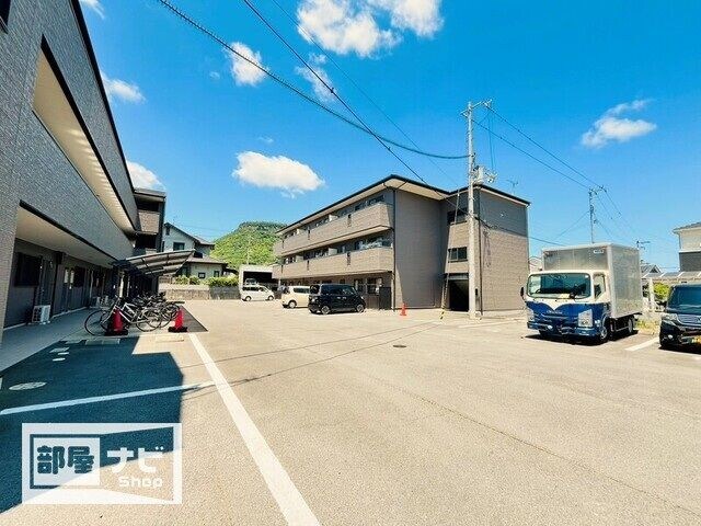 フォブールトロワやくりＢの物件外観写真