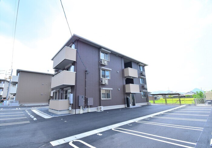 カルテット B棟の物件外観写真