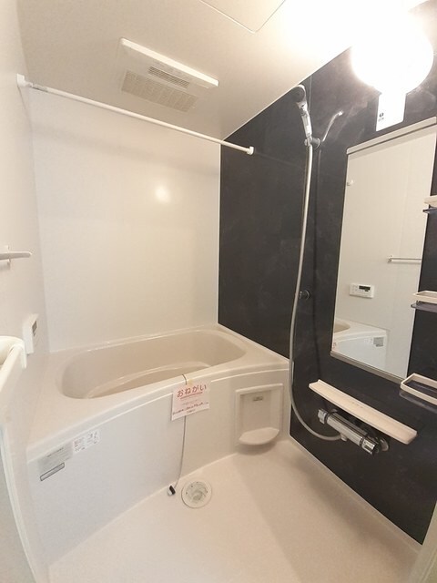 アベニール鶴市Ｂの物件内観写真