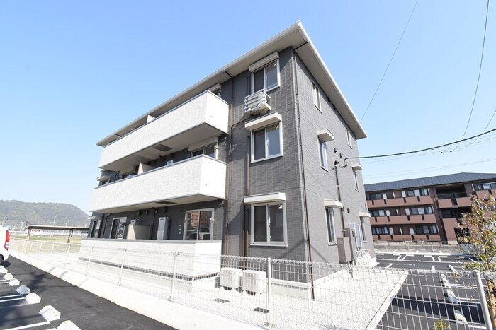 ユニヴェール D棟の物件外観写真