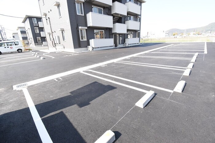 ユニヴェール D棟の物件外観写真