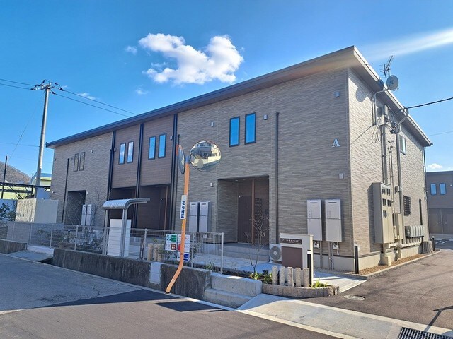 クラール鶴市フロイデＡの物件外観写真