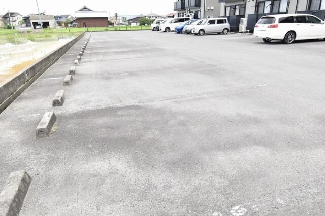 カメリアハイツ B棟の物件外観写真