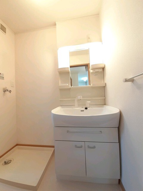 ブッシュ　クローバーＡの物件内観写真