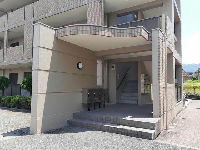 エレガントⅠの物件外観写真