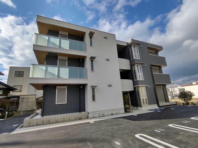 CRECER三田の物件外観写真