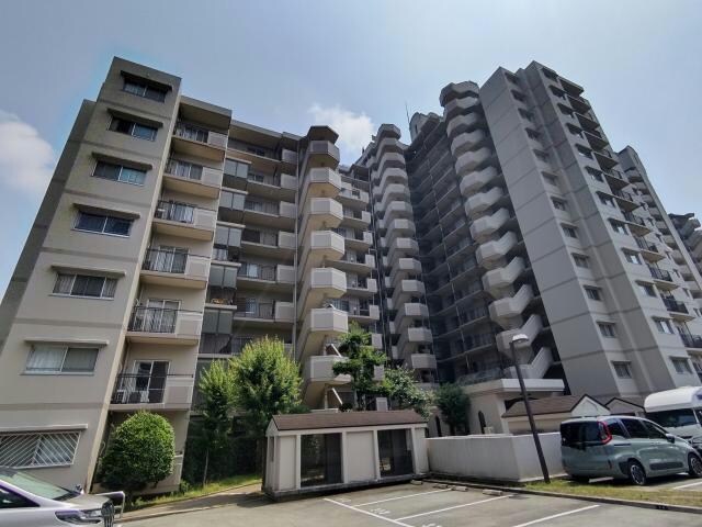 フラワータウン・アミル２１　サルビア館の物件外観写真