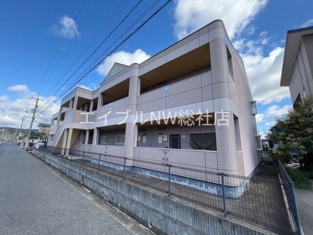 クオリティパレスの物件外観写真