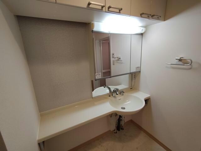 矢場町駅 徒歩5分 8階の物件内観写真