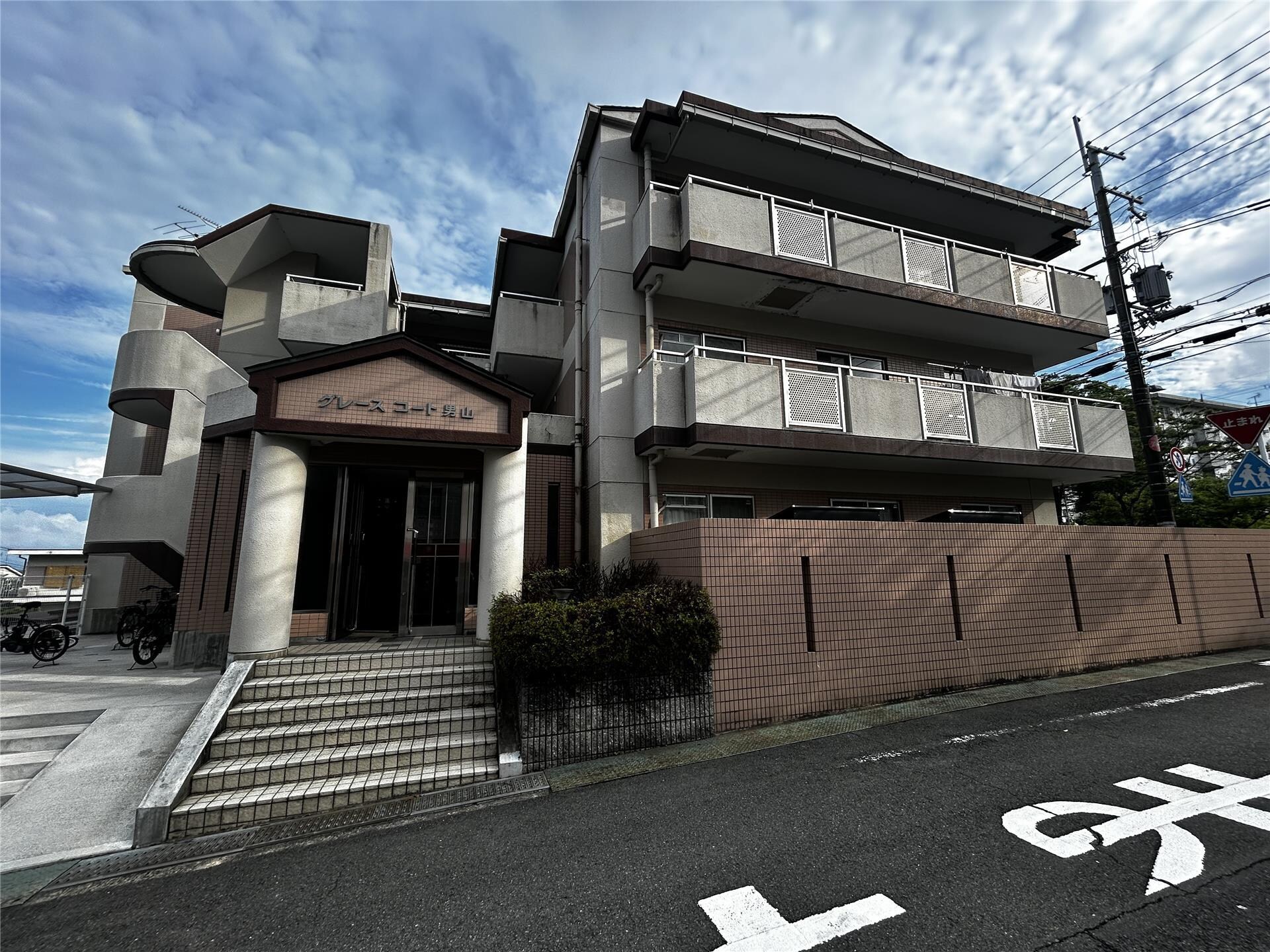 グレースコート男山の物件外観写真