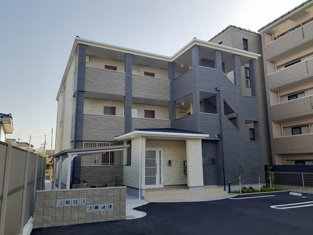 ウィスタリア城陽の物件外観写真