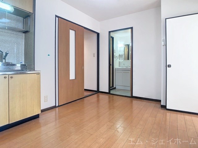 サラナフラットの物件内観写真