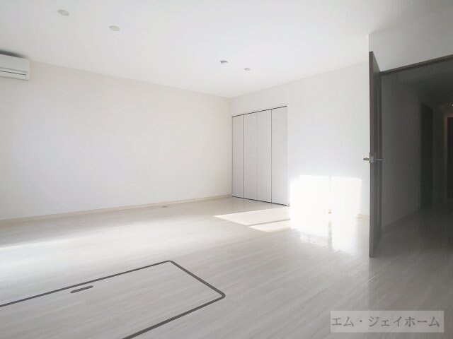 エルミナコート八日市の物件内観写真