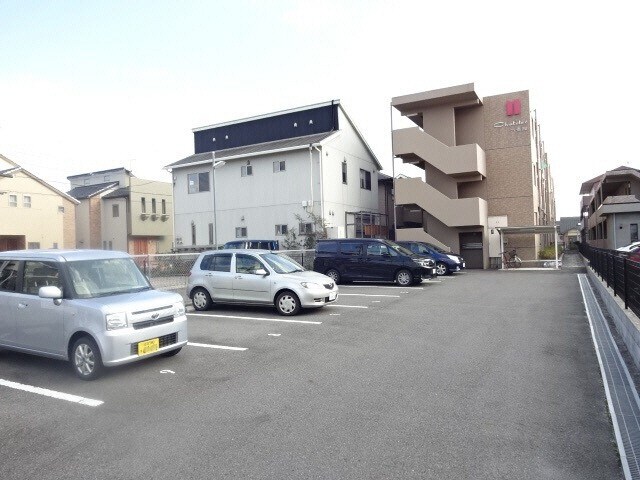 シャトレー六番館の物件外観写真