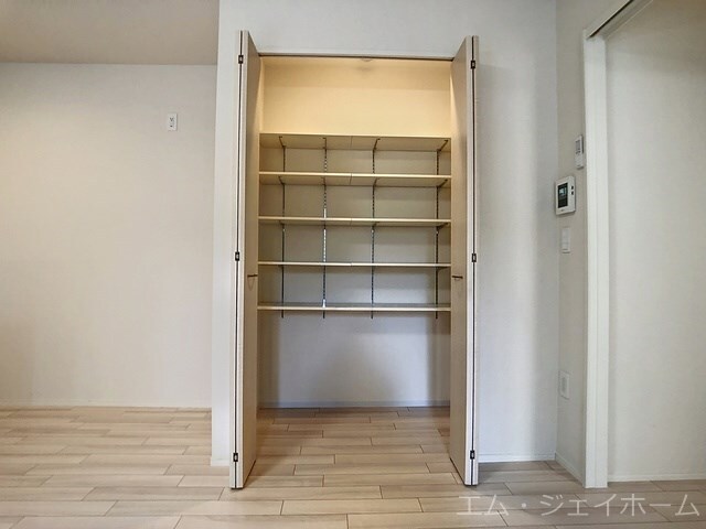 フロンティアの物件内観写真