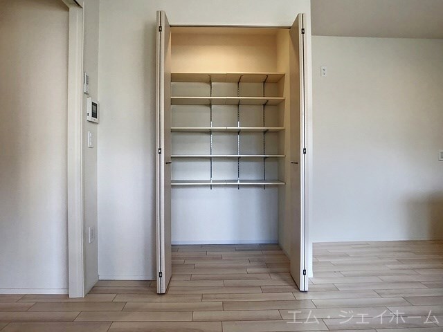 フロンティアの物件内観写真