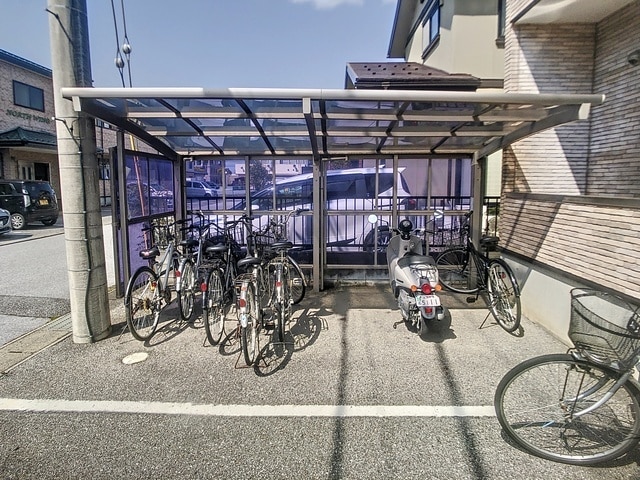 ノースウイングの物件外観写真