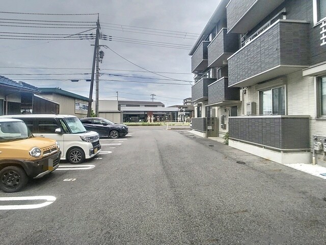 ホワイトクレイン野洲の物件外観写真