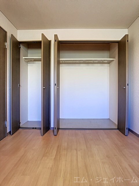 フローラルコートの物件内観写真