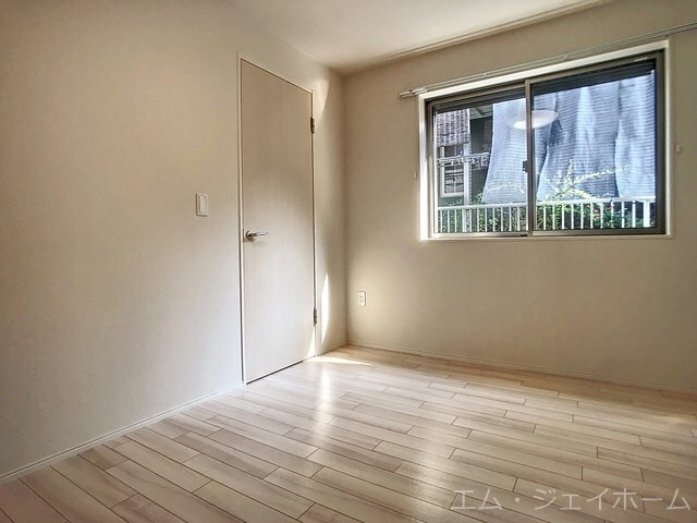 フロンティアの物件内観写真