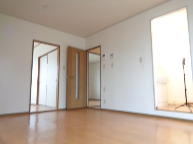 メゾン・ラ・コート弐番館の物件内観写真