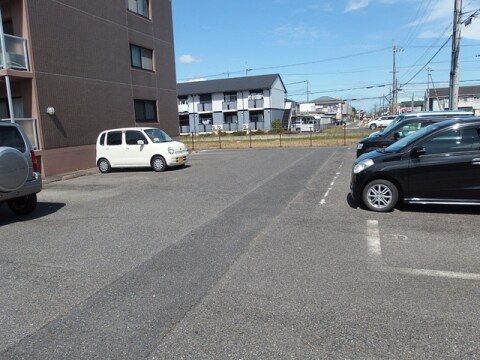 ロイヤル伊勢の物件外観写真