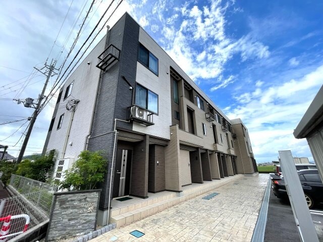 ベストウォール篠原の物件外観写真