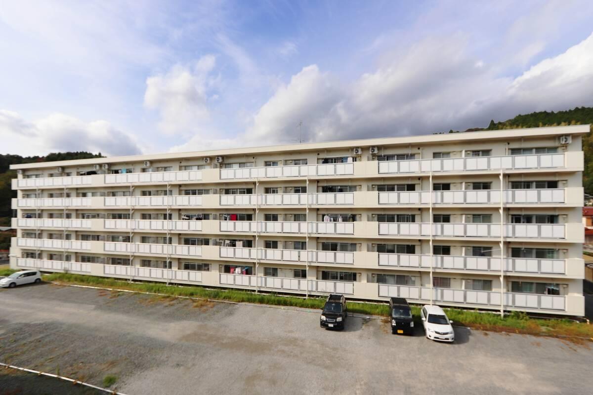 ビレッジハウス下船尾1号棟の物件外観写真