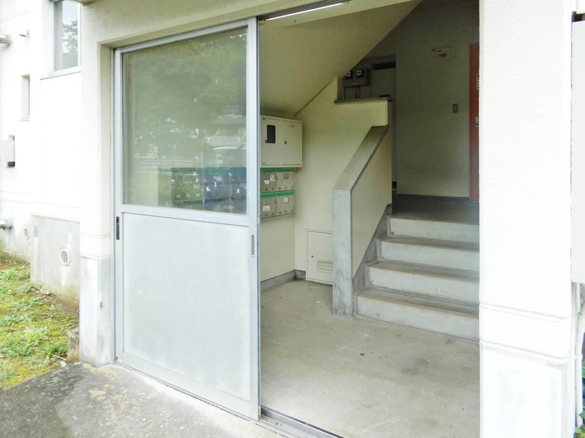 ビレッジハウス下船尾1号棟の物件外観写真