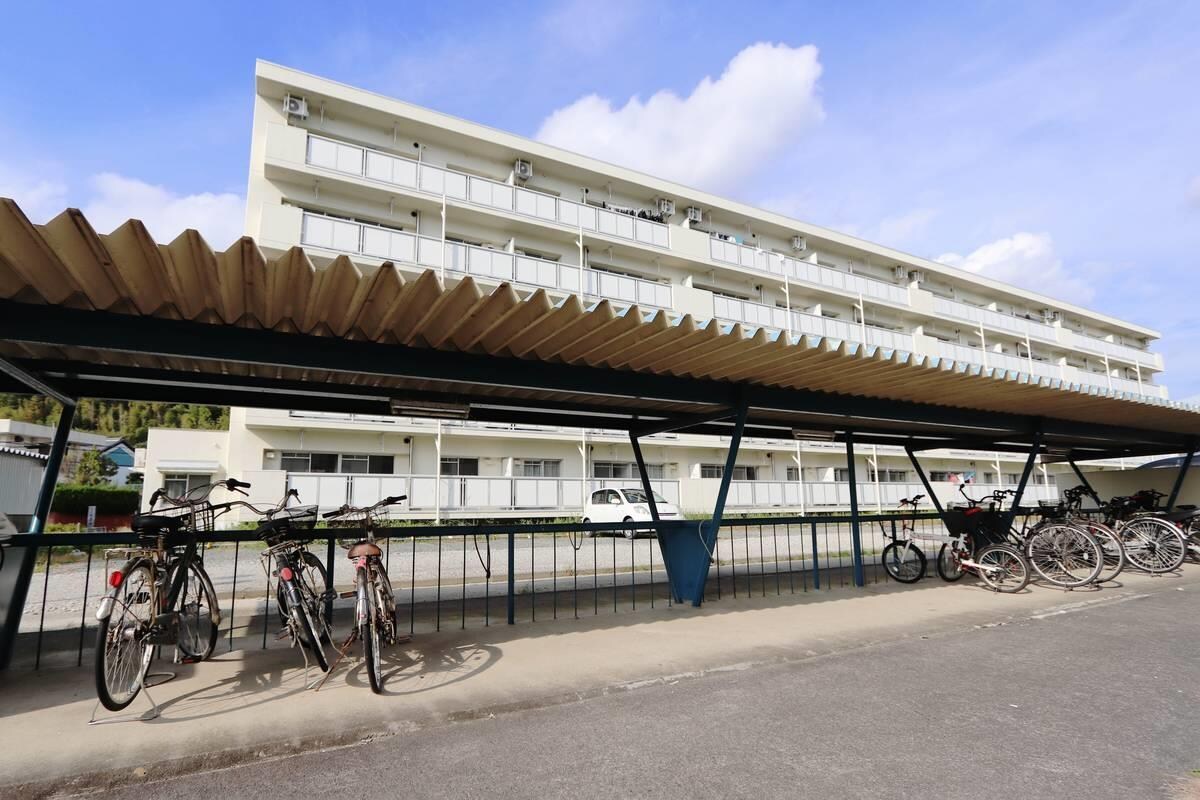 ビレッジハウス下船尾1号棟の物件外観写真