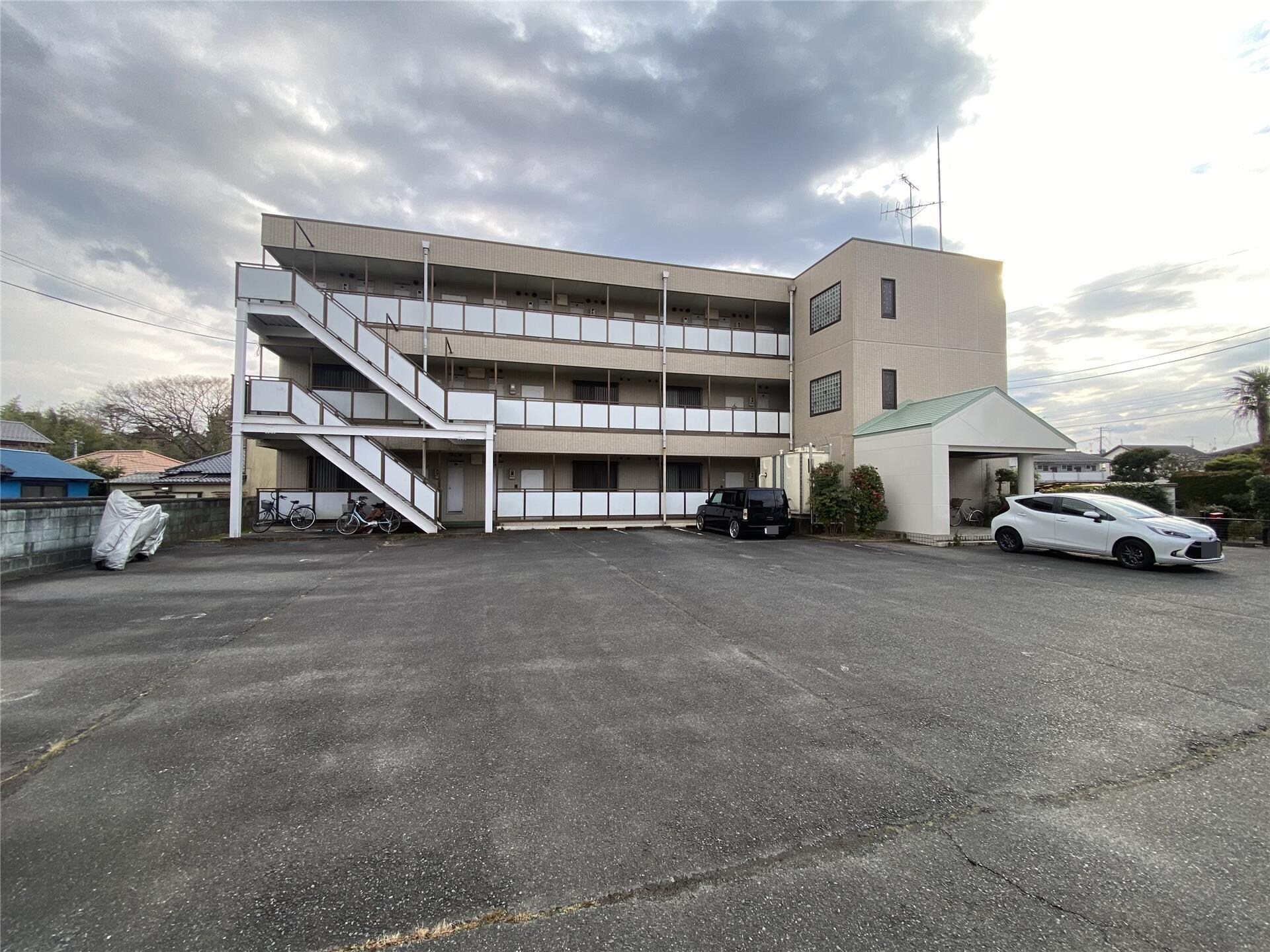 石島城山マンションの物件外観写真