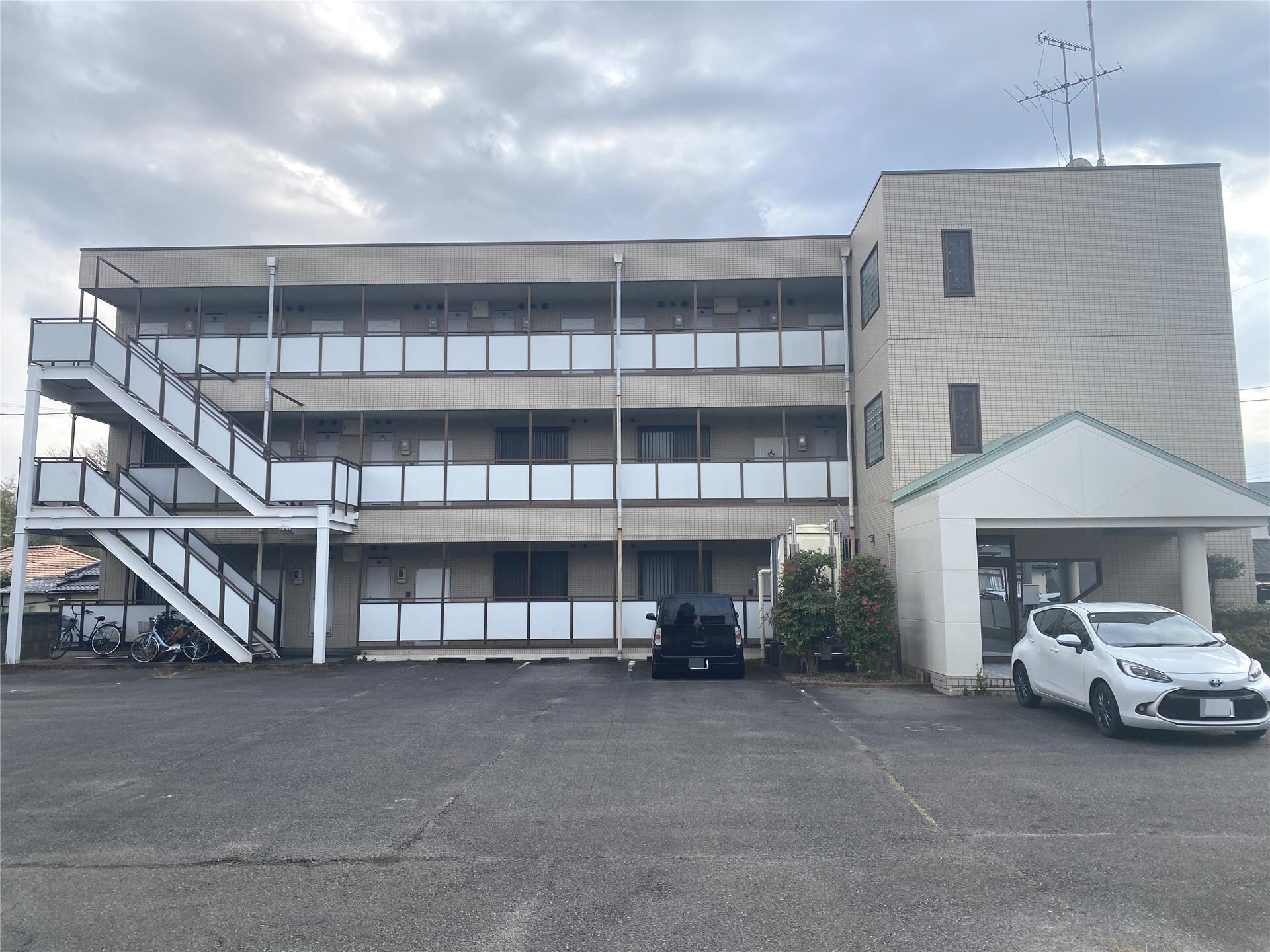 石島城山マンションの物件外観写真