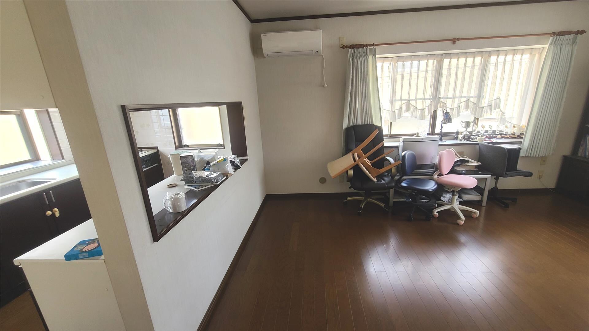 泉滝尻三丁目荒木貸家の物件内観写真