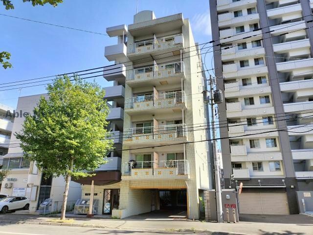 サポナール円山の物件外観写真