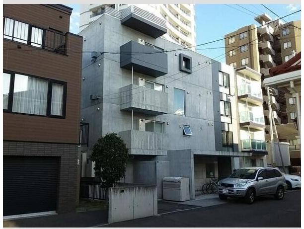 ラヴェーラ円山鳥居前の物件外観写真