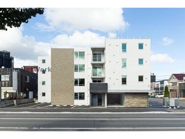 GLASS MARE HACHIKENの物件外観写真