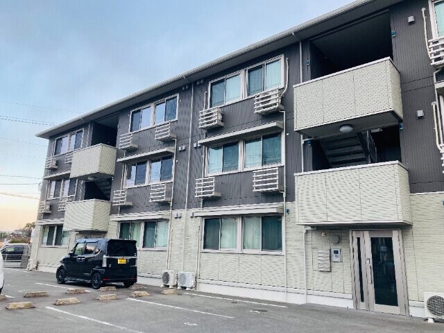 ファミールＳＨＯＷの物件外観写真