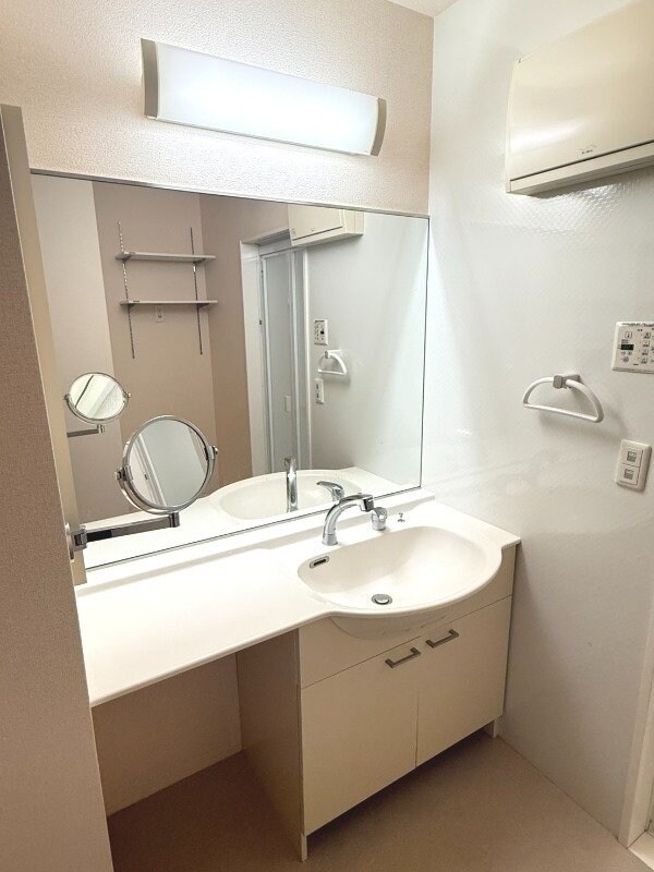 アルジャン・レーヌの物件内観写真