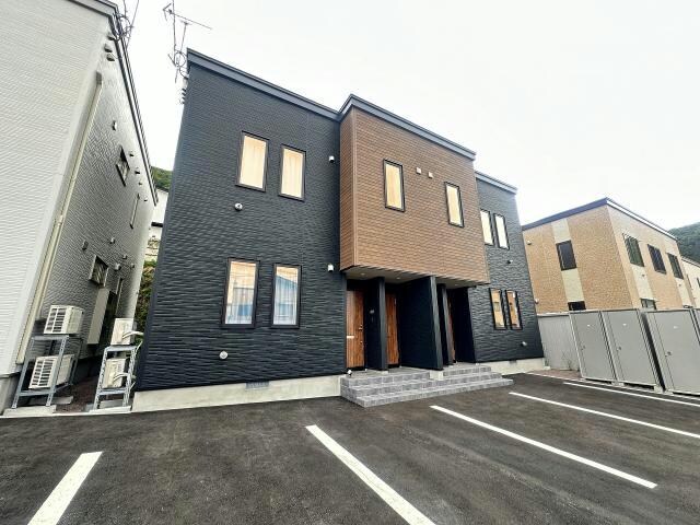 ラフィーネ谷地頭Bの物件外観写真