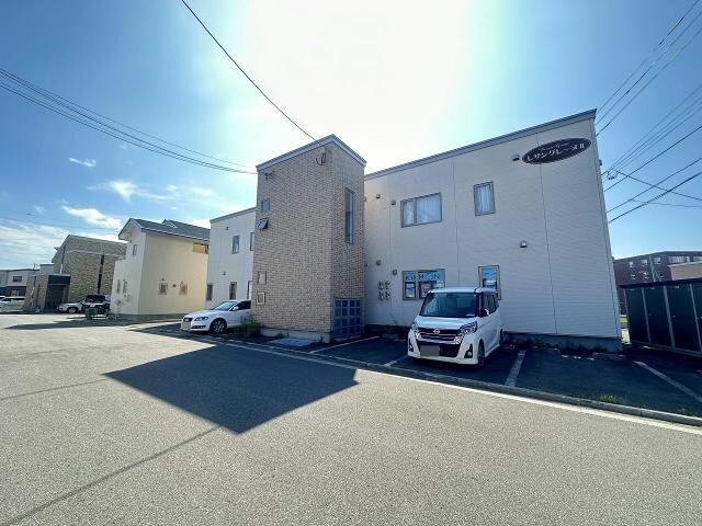 レザングレーヌⅡの物件外観写真