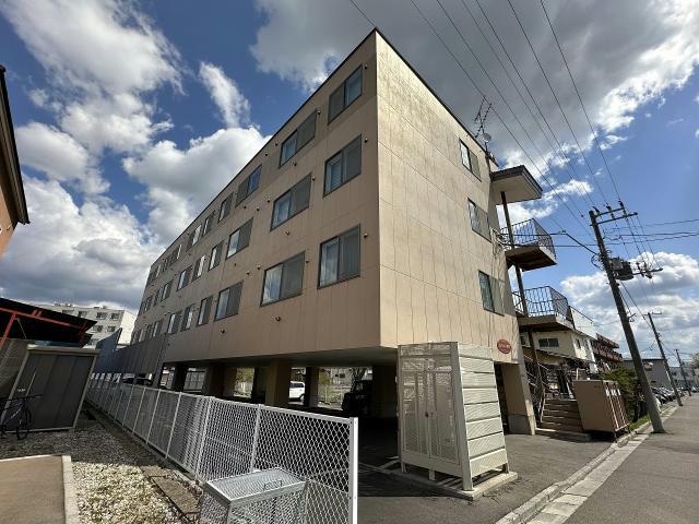 ピュアパレス川原の物件外観写真