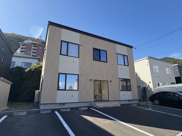 ラトゥール谷地頭の物件外観写真