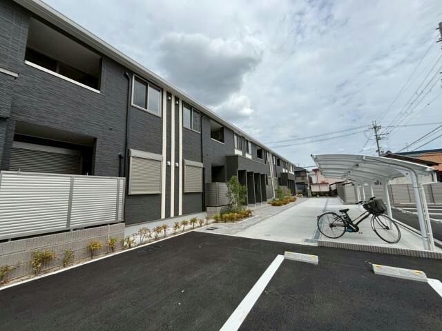 ブルースカイの物件外観写真