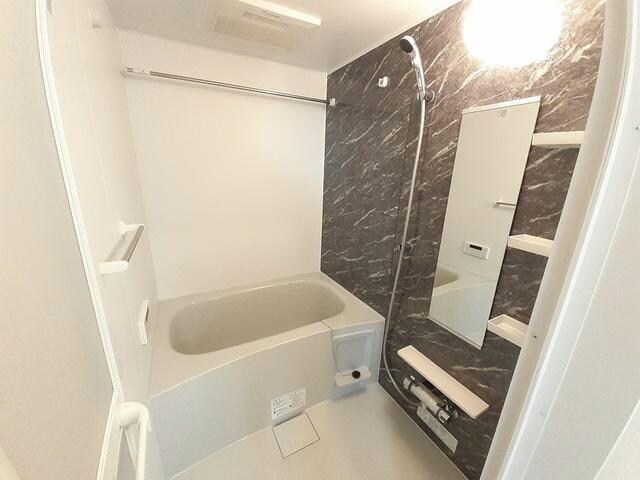 シャルモントゥⅢの物件内観写真