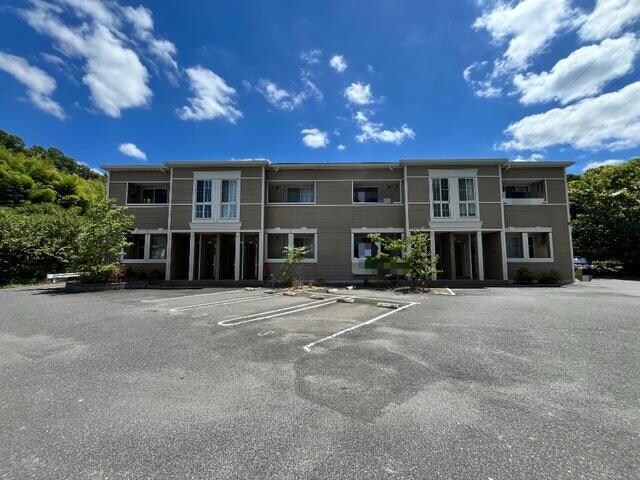 パインハウスの物件外観写真